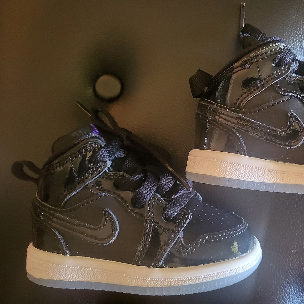 Jordan 1 Mid Black